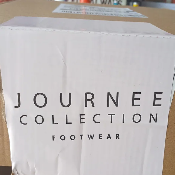 BNWOT Journee Collection Pink Heeled Boots Suede Still In Box - Picture 10 of 10